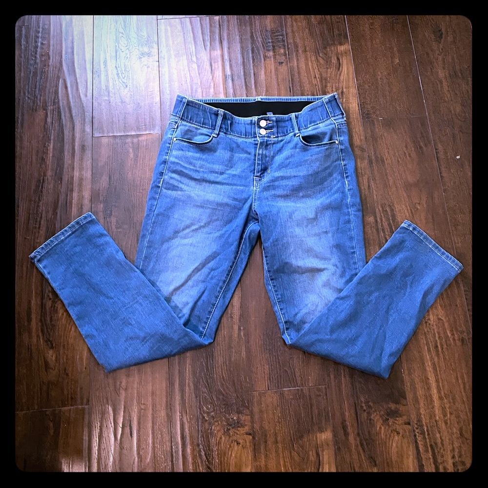 Straight jeans, hidden elastic waist